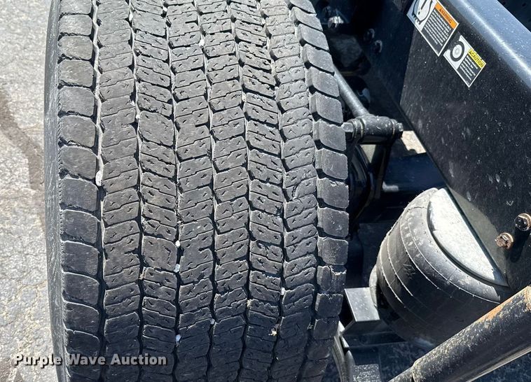 image for item EU2207 2021 Kenworth T680 semi truck