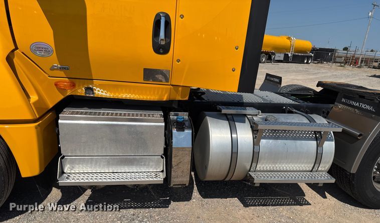 image for item EU2208 2021 International LT625 semi truck