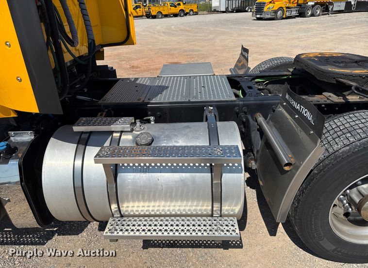 image for item EU2208 2021 International LT625 semi truck