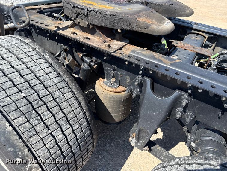 image for item EU2208 2021 International LT625 semi truck