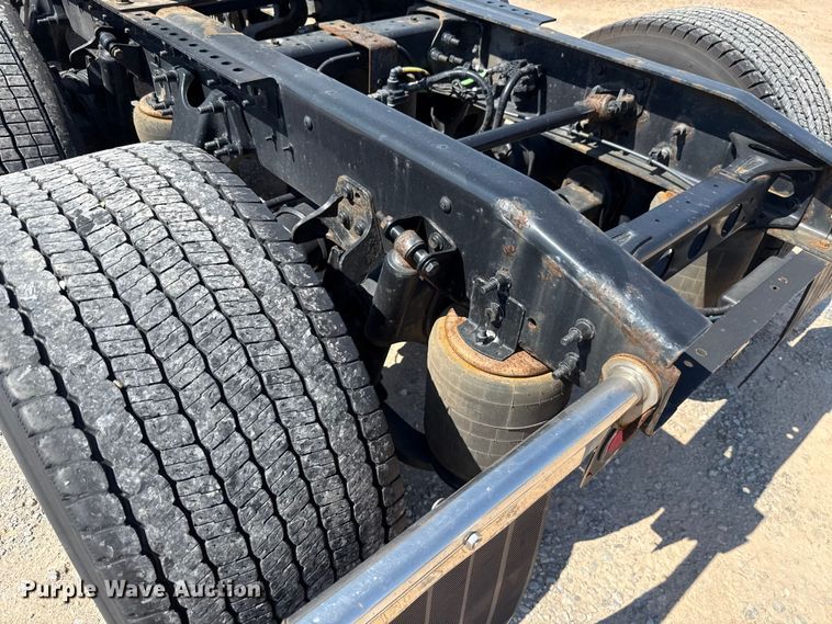 image for item EU2208 2021 International LT625 semi truck