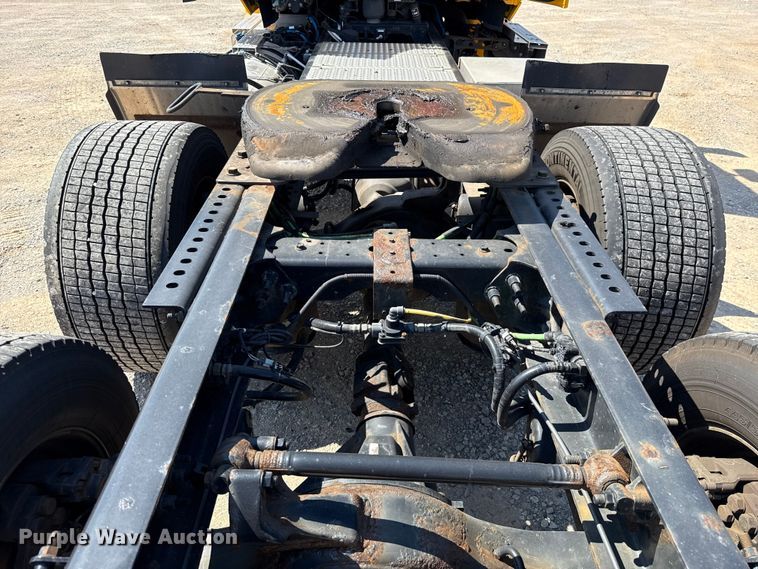 image for item EU2208 2021 International LT625 semi truck