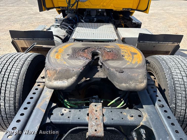 image for item EU2208 2021 International LT625 semi truck