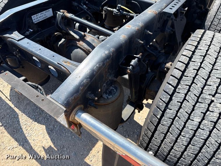 image for item EU2208 2021 International LT625 semi truck