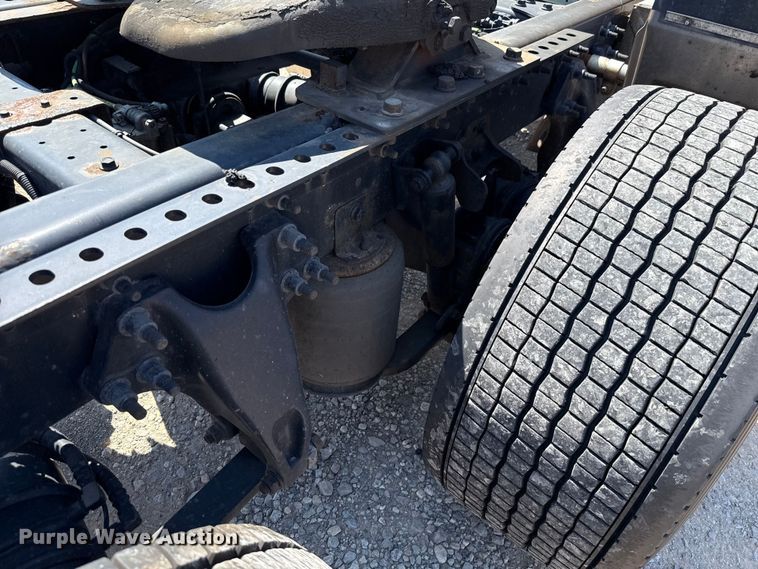 image for item EU2208 2021 International LT625 semi truck