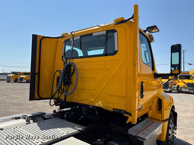 image for item EU2208 2021 International LT625 semi truck