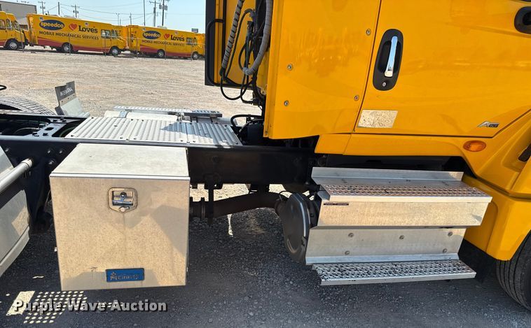 image for item EU2208 2021 International LT625 semi truck