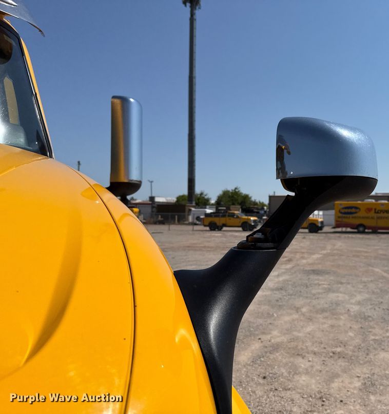 image for item EU2208 2021 International LT625 semi truck