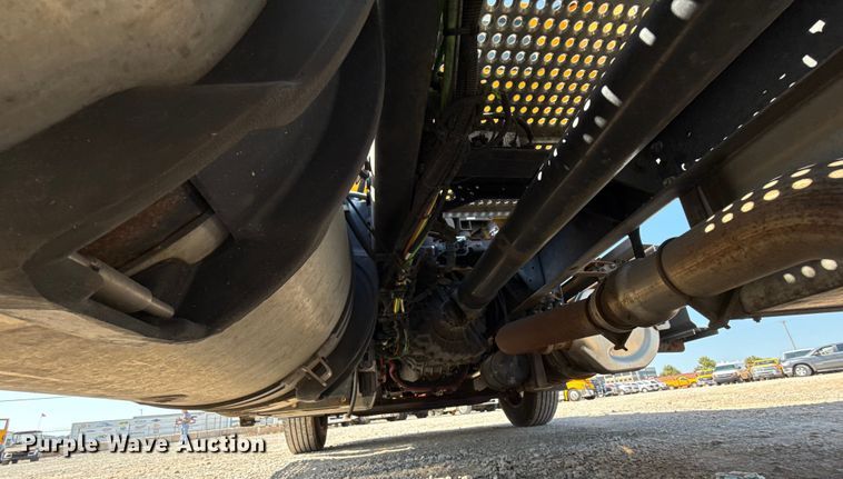 image for item EU2208 2021 International LT625 semi truck