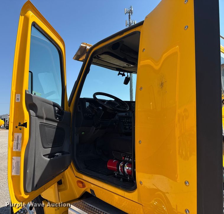 image for item EU2208 2021 International LT625 semi truck