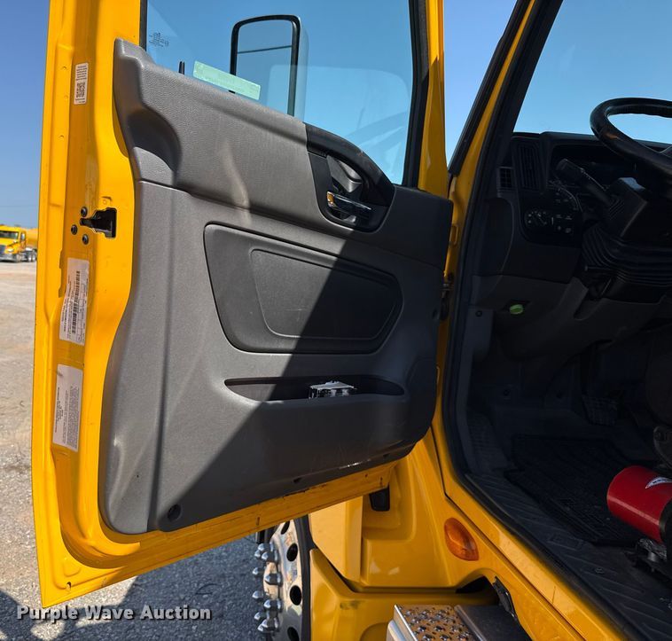 image for item EU2208 2021 International LT625 semi truck