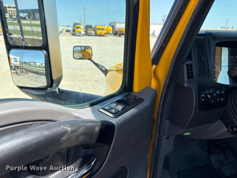 image for item EU2208 2021 International LT625 semi truck