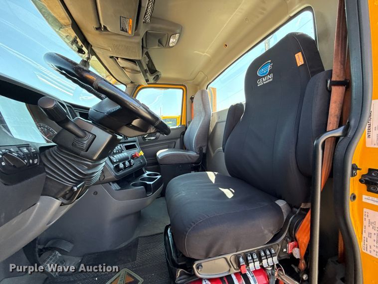 image for item EU2208 2021 International LT625 semi truck