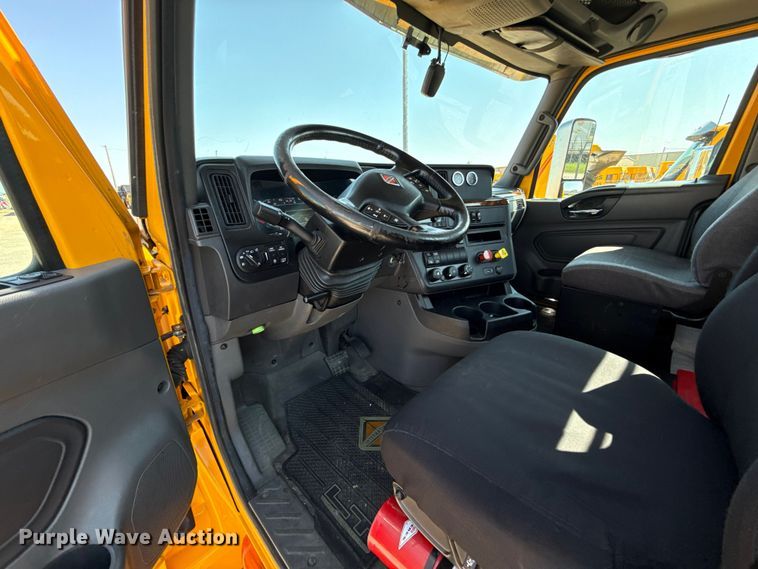 image for item EU2208 2021 International LT625 semi truck