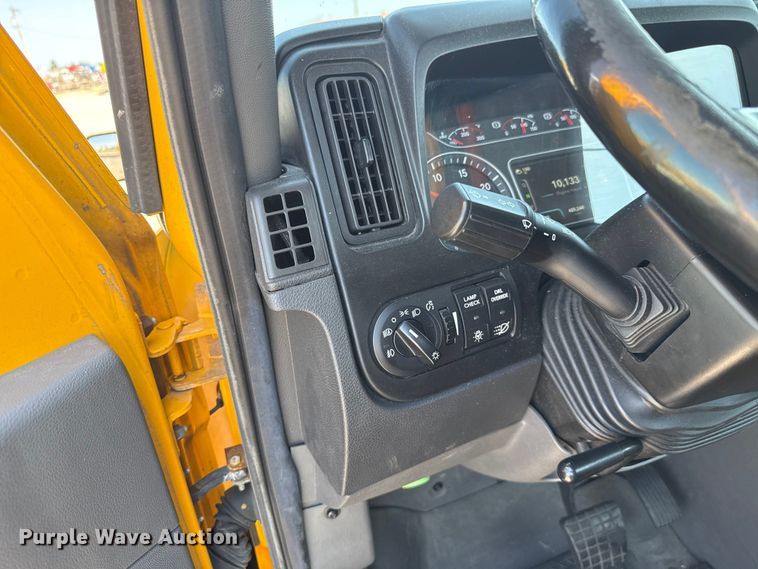 image for item EU2208 2021 International LT625 semi truck