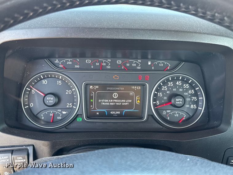 image for item EU2208 2021 International LT625 semi truck