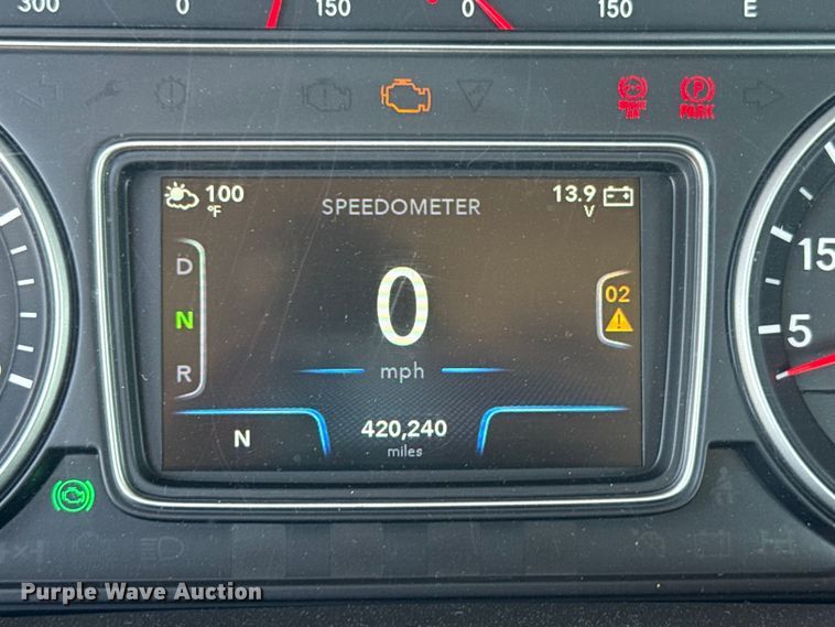 image for item EU2208 2021 International LT625 semi truck