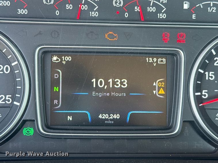 image for item EU2208 2021 International LT625 semi truck