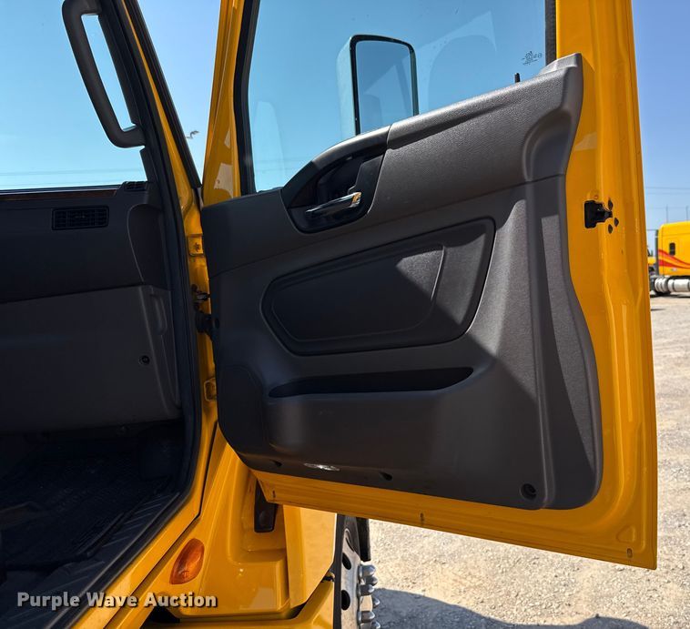 image for item EU2208 2021 International LT625 semi truck