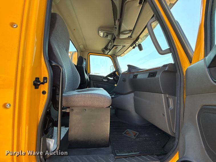 image for item EU2208 2021 International LT625 semi truck