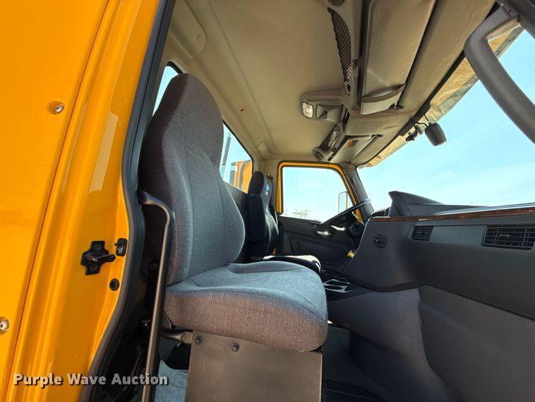 image for item EU2208 2021 International LT625 semi truck