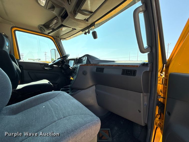 image for item EU2208 2021 International LT625 semi truck