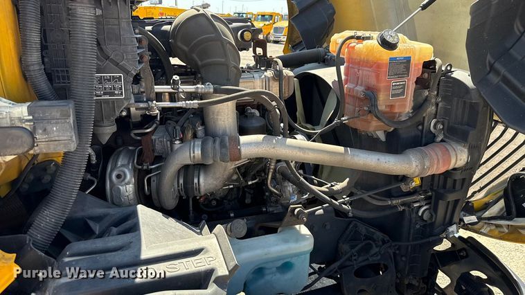 image for item EU2208 2021 International LT625 semi truck