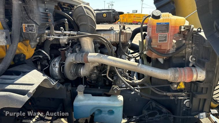 image for item EU2208 2021 International LT625 semi truck