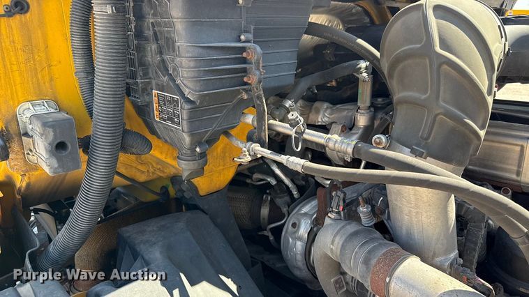 image for item EU2208 2021 International LT625 semi truck