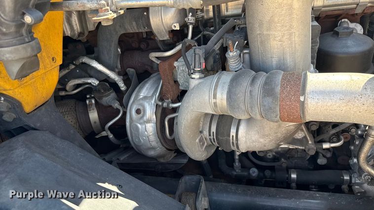 image for item EU2208 2021 International LT625 semi truck