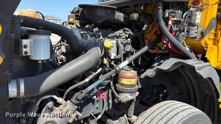 image for item EU2208 2021 International LT625 semi truck