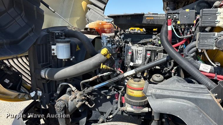 image for item EU2208 2021 International LT625 semi truck