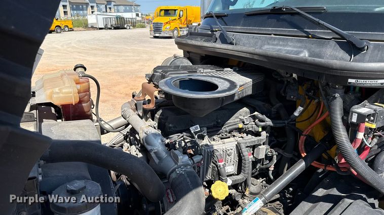 image for item EU2208 2021 International LT625 semi truck