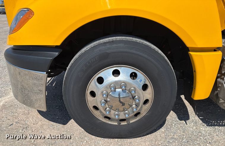 image for item EU2208 2021 International LT625 semi truck