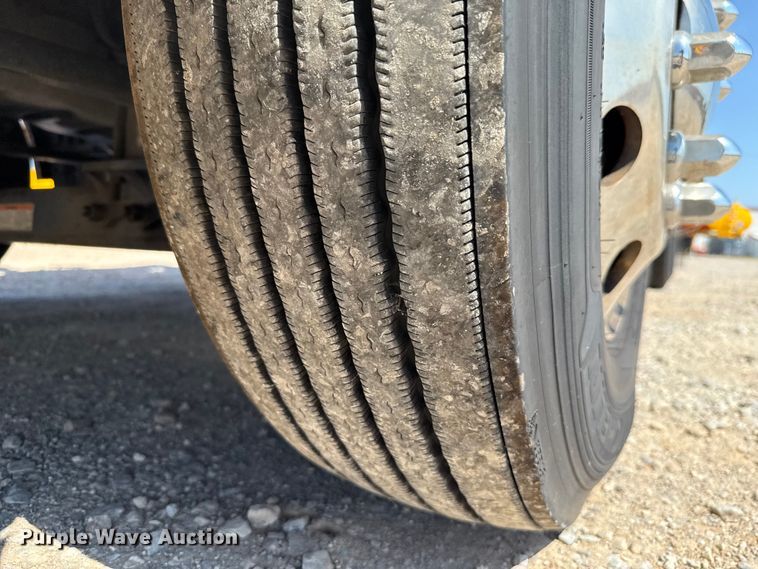 image for item EU2208 2021 International LT625 semi truck