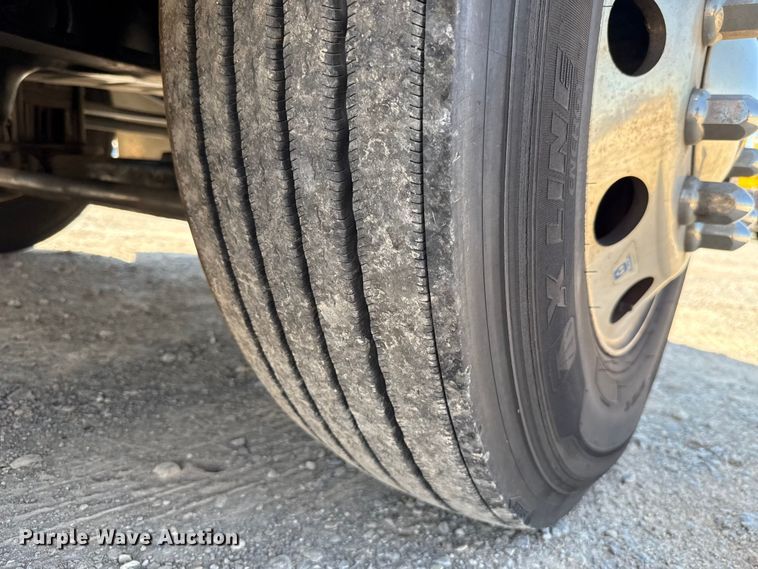 image for item EU2208 2021 International LT625 semi truck