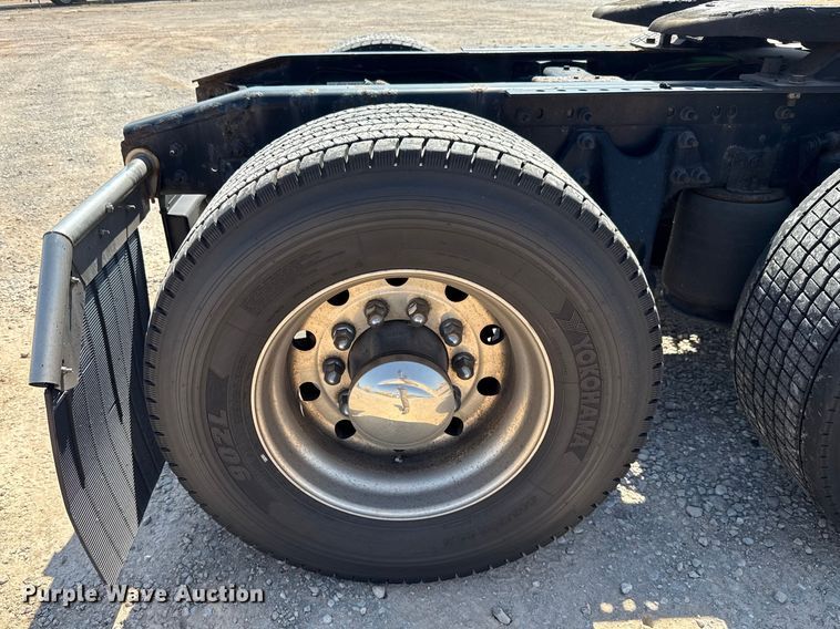 image for item EU2208 2021 International LT625 semi truck