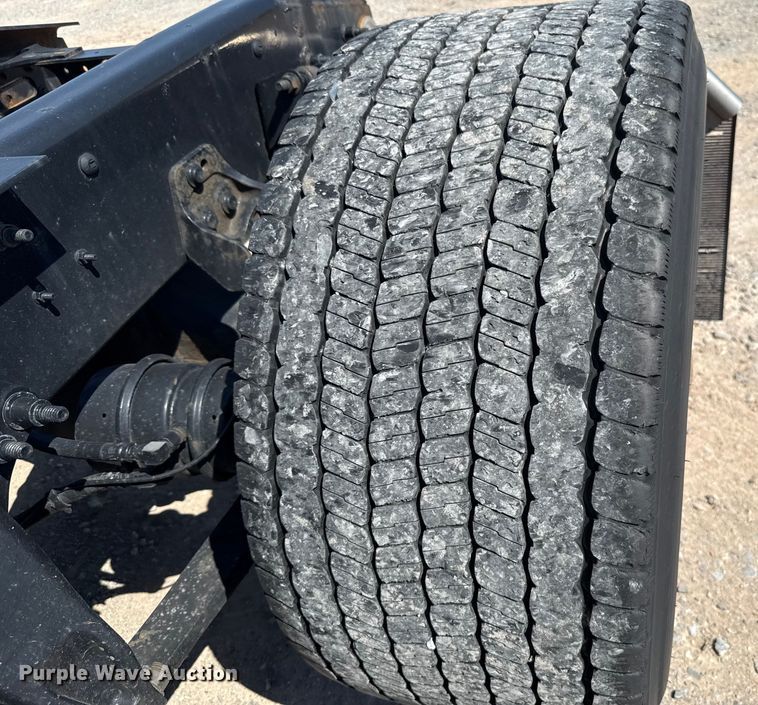 image for item EU2208 2021 International LT625 semi truck