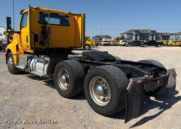 image for item EU2209 2021 International LT625 semi truck