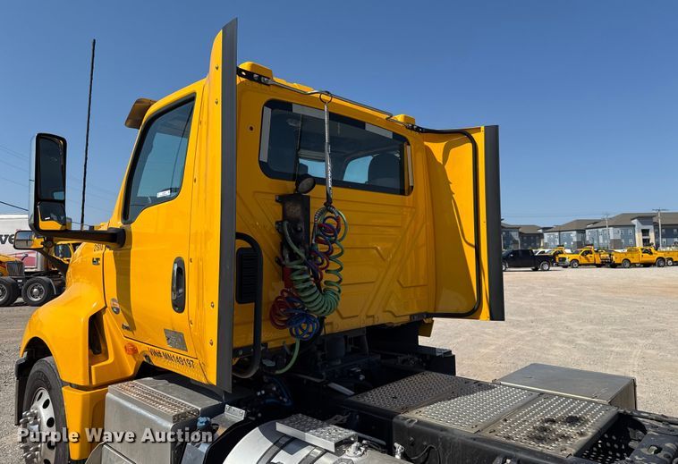 image for item EU2209 2021 International LT625 semi truck