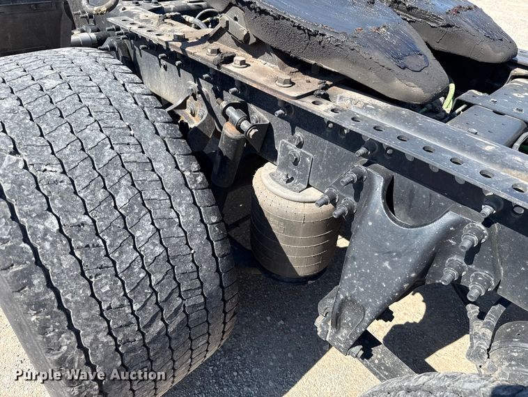 image for item EU2209 2021 International LT625 semi truck