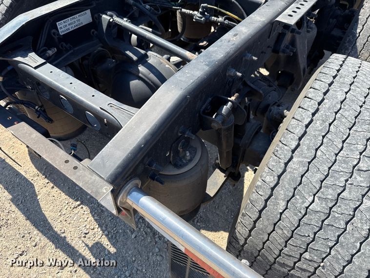 image for item EU2209 2021 International LT625 semi truck