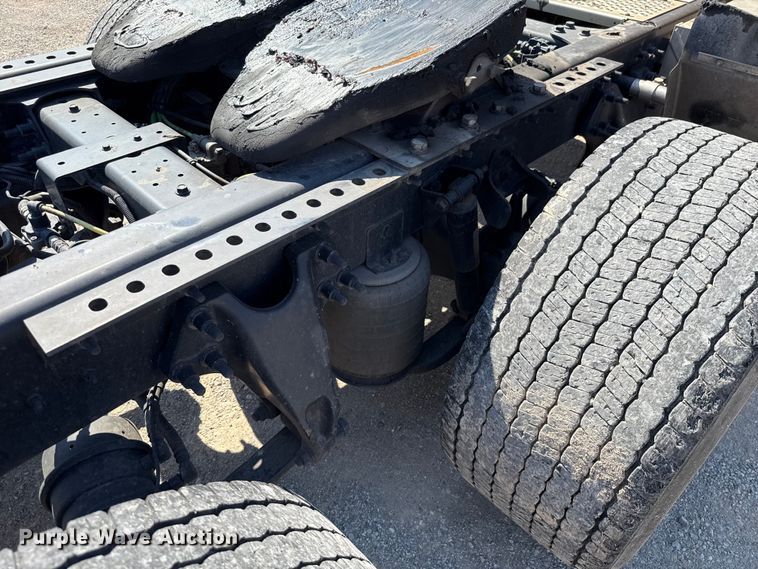 image for item EU2209 2021 International LT625 semi truck