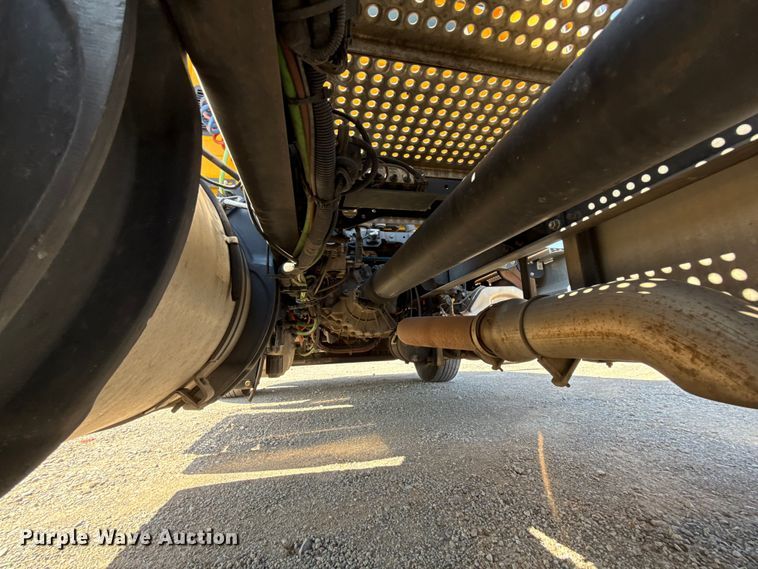 image for item EU2209 2021 International LT625 semi truck