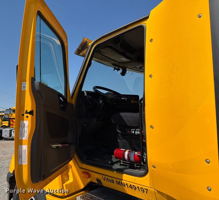 image for item EU2209 2021 International LT625 semi truck