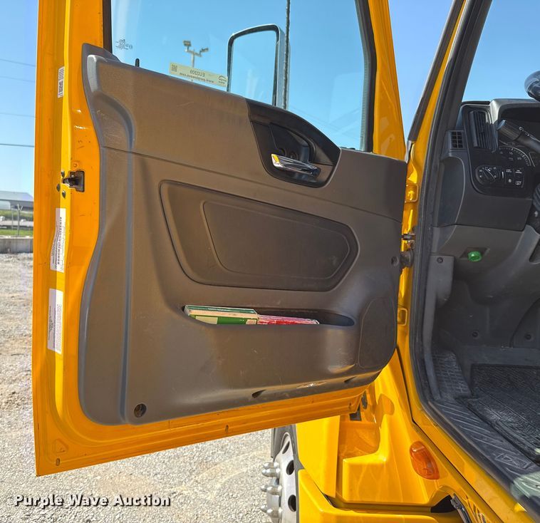 image for item EU2209 2021 International LT625 semi truck