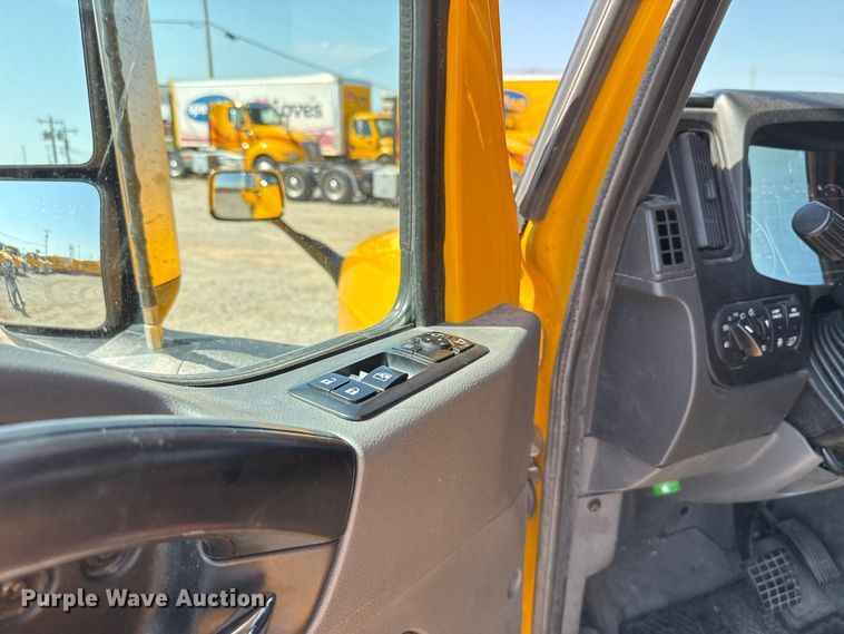 image for item EU2209 2021 International LT625 semi truck