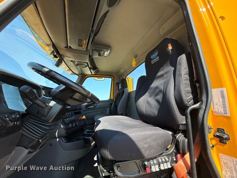 image for item EU2209 2021 International LT625 semi truck