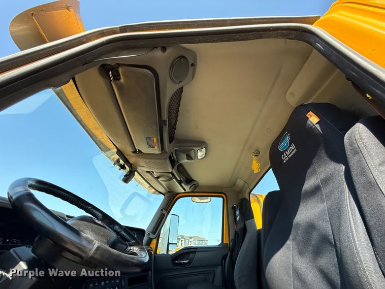 image for item EU2209 2021 International LT625 semi truck