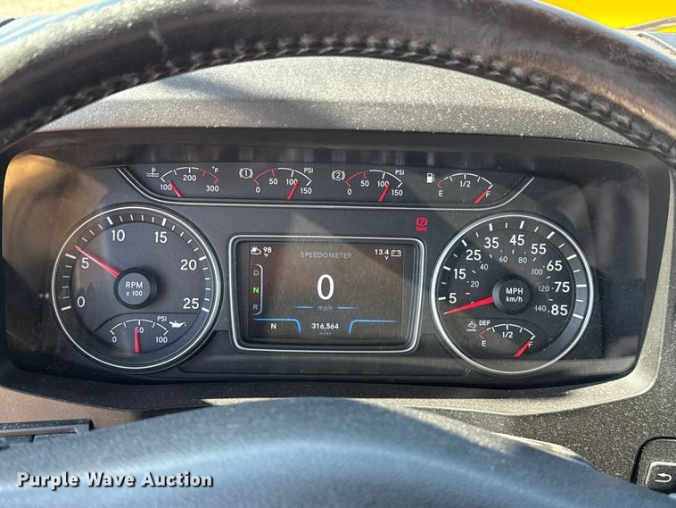 image for item EU2209 2021 International LT625 semi truck